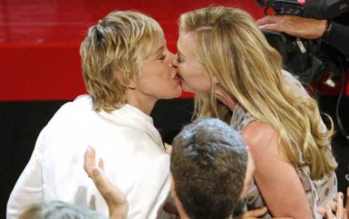 A apresentadora e comediante Ellen DeGeneres e a namorada, a atriz Portia de Rossi